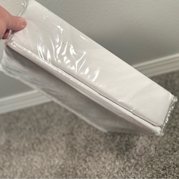 Grace Elizabeth New Luxury Linens 4-Piece Queen Sheet Set White Fitted Mattress - Picture 4 of 5